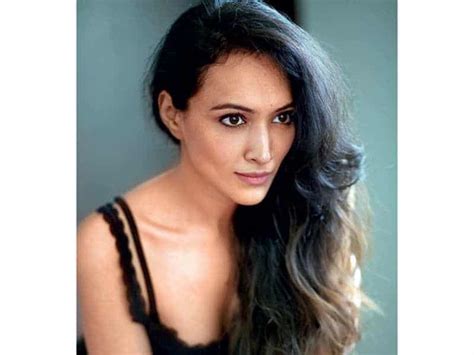  Early Life and Education of Dipannita Sharma 