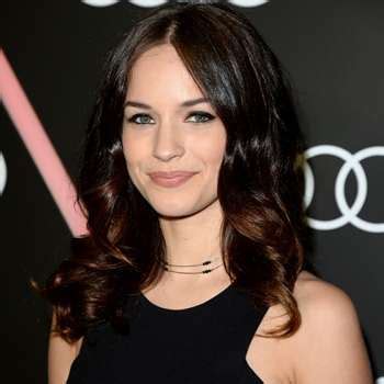 Alexis Knapp Bio