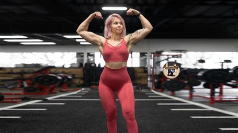 Analyzing Fightbabe Robin's Figure and Fitness