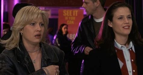 Analyzing Joey Lauren Adams' Acting Style