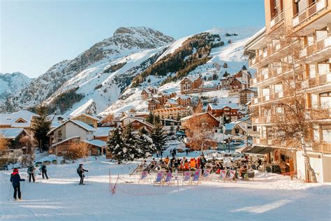 Après-Ski Delights: Unwinding and Indulging in Winter Resorts