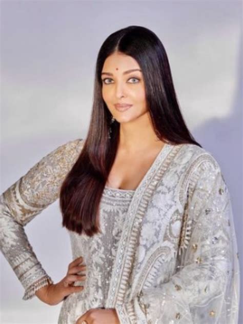 Beauty and Fashion Secrets of Aishwarya Roy