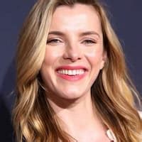 Betty Gilpin: A Brief Biography