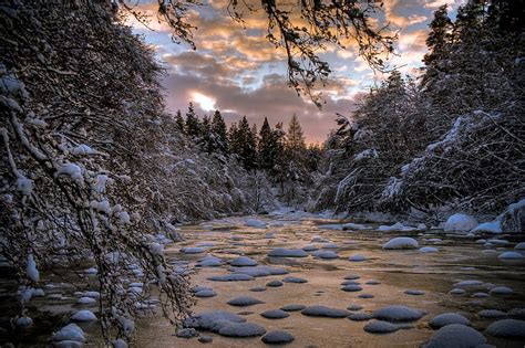 Breathtaking Frozen Landscapes: A Symphony of Ice and Snow