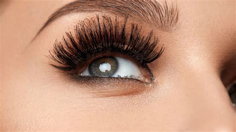 Choosing the Ideal Style of Faux Eyelashes