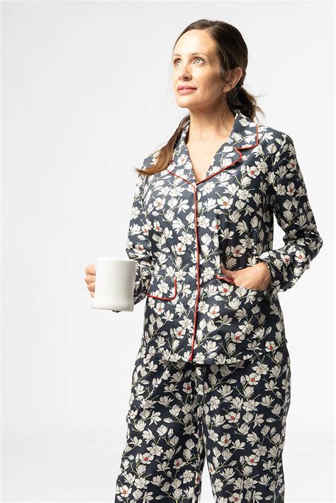 Comfort and Style: The Advantages of Incorporating Pajamas into Your Fashion Choices