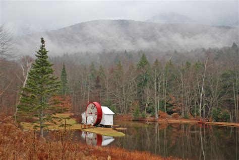 Connecting with Nature: Exploring the Wilderness in the Autumn Season