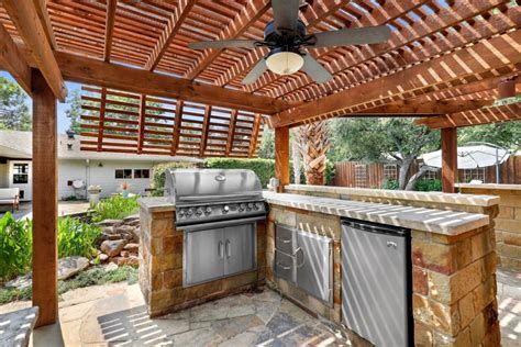 Creating a Backyard Oasis: Ideas for the Perfect BBQ Setting