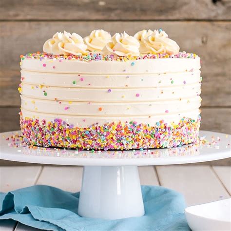 Creating a Simply Irresistible Vanilla Cake