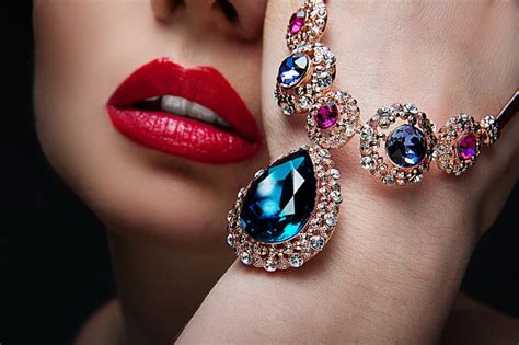 Dazzling Jewels: Accessories to Enhance Your Beauty