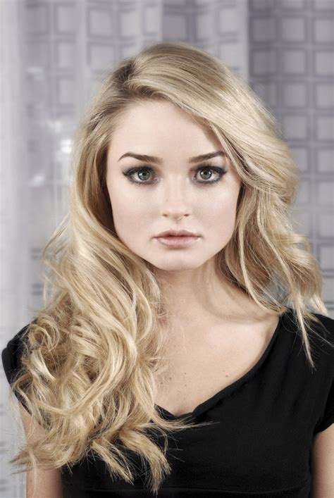 Details on Emma Rigby's physical appearance