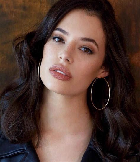 Discover Chloe Bridges: Early Life and Professional Path