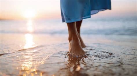 Diving into the Beauty of Living Barefoot: Embrace the Natural Connection