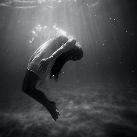 Diving into the Depths: Unraveling the Symbolism of a Sinking Vessel in Dreamscapes