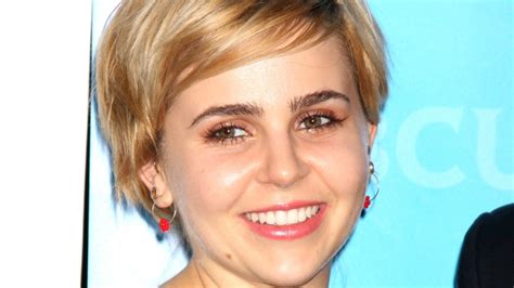 Early Beginnings and Professional Journey of Mae Whitman