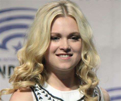 Early Life Background of Eliza Taylor