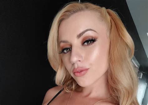 Early Life and Childhood Journey of Lexi Belle