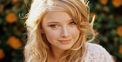 Early Life of Elisabeth Harnois