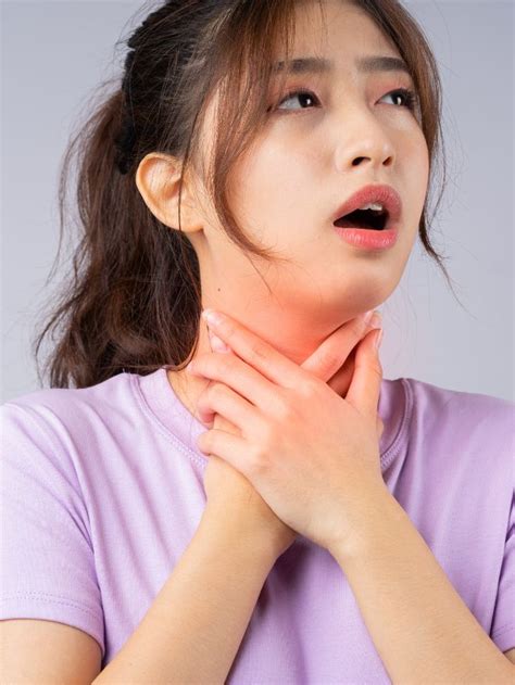 Effective Techniques for Soothing Your Throat: Insights from Professionals