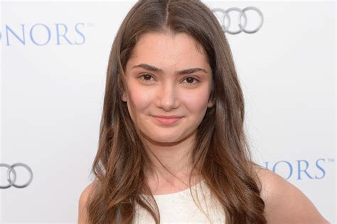 Emily Robinson's Height and Body Measurements