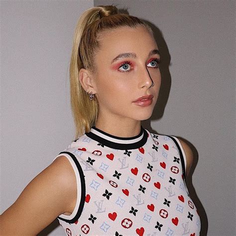 Emma Chamberlain Bio