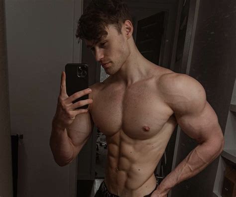 Exploring Jen Jones' Physique