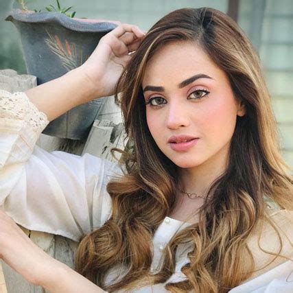 Exploring Kanwal Khan's Net Worth and Financial Success