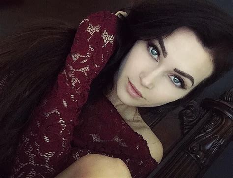 Exploring Niece Waidhofer's Modeling Career