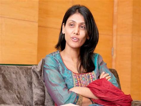 Exploring Roshni Shukla's Early Life