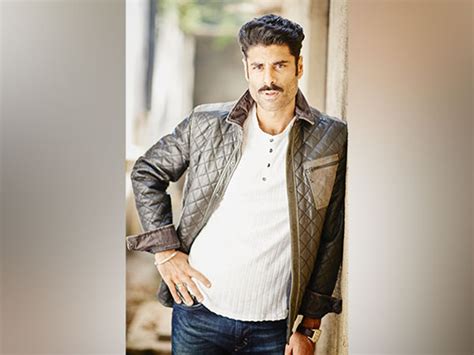 Exploring Sikandar Kher's Physical Appearance and Height