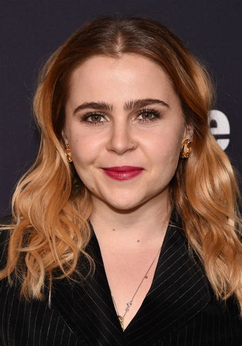 Financial Status of Mae Whitman