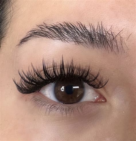 From Natural to Dramatic: Exploring Different Eyelash Styles