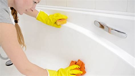 Getting Your Bathtub Ready for a Deep Clean