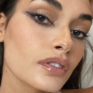 Gizele Oliveira's Achievements and Net Worth