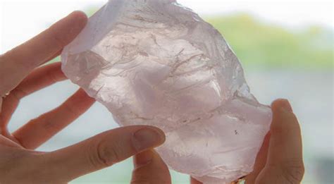 Healing Properties of Rose Quartz for Emotional Well-being