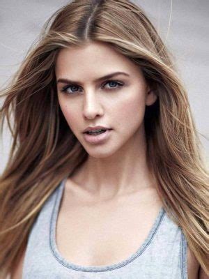 Height and Physique of Marina Laswick