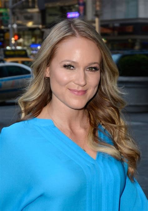 Jewel Kilcher: Physical Appearance