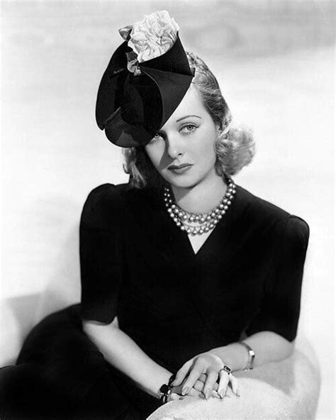 Joan Bennett's Distinctive Fashion and Physique