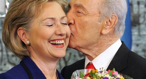 Kissing the Candidate: The Impact of Smooches in Political Campaigns