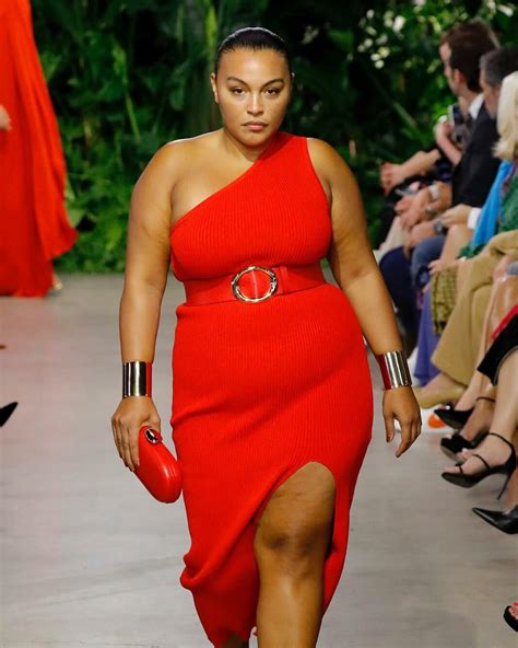 Knowing Paloma Elsesser's Body Measurements