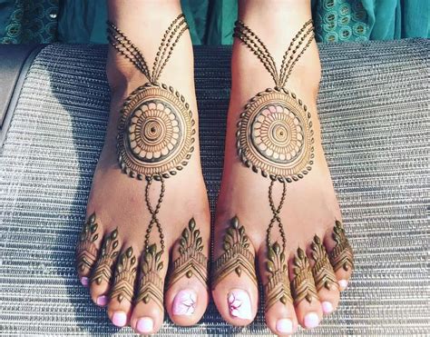 Master the Art of Adorning Your Feet with Henna: A Step-by-Step Tutorial