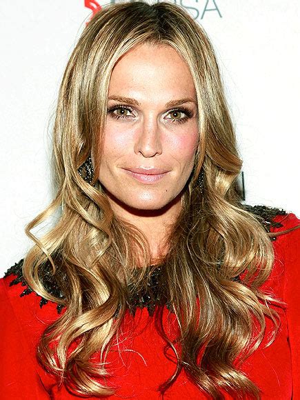 Molly Sims: Fashion and Beauty Icon