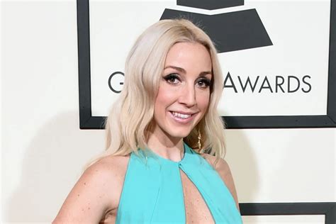 Personal Life: What Makes Ashley Monroe Tick?