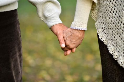 Psychological Interpretations: Exploring the Psychological Factors Behind Dreaming of Holding hands with a Companion