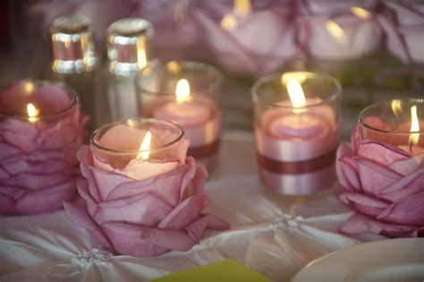 Romantic Touches: Enhancing the Experience with Candles and Flowers