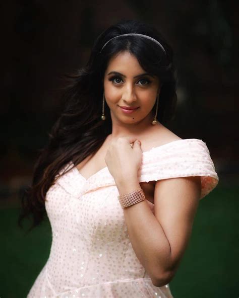 Sanjjanaa Galrani's Body Measurements