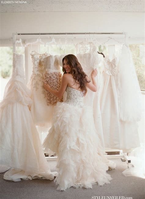 Selecting the Perfect Wedding Gown to Fulfill Your Desires