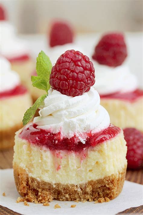 Serving and Pairing: Enhancing Your Cheesecake Experience with Delicious Combinations
