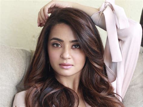 Surveen Chawla's Height and Weight