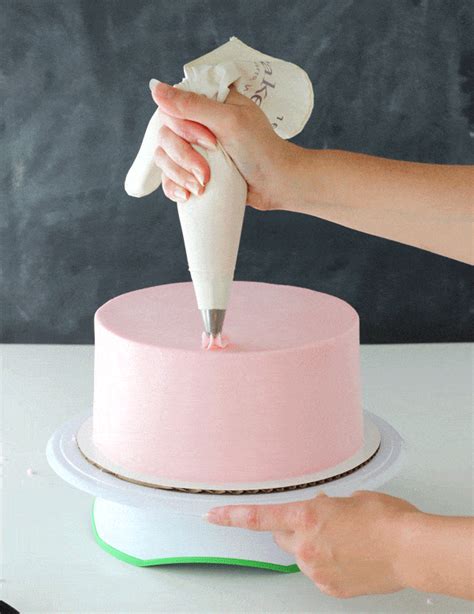 The Art of Cake Icing: Exploring Traditional and Modern Techniques